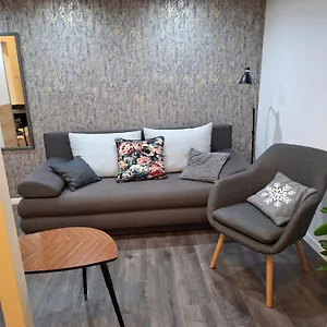 shadowlily.inbudapesthotels.com/